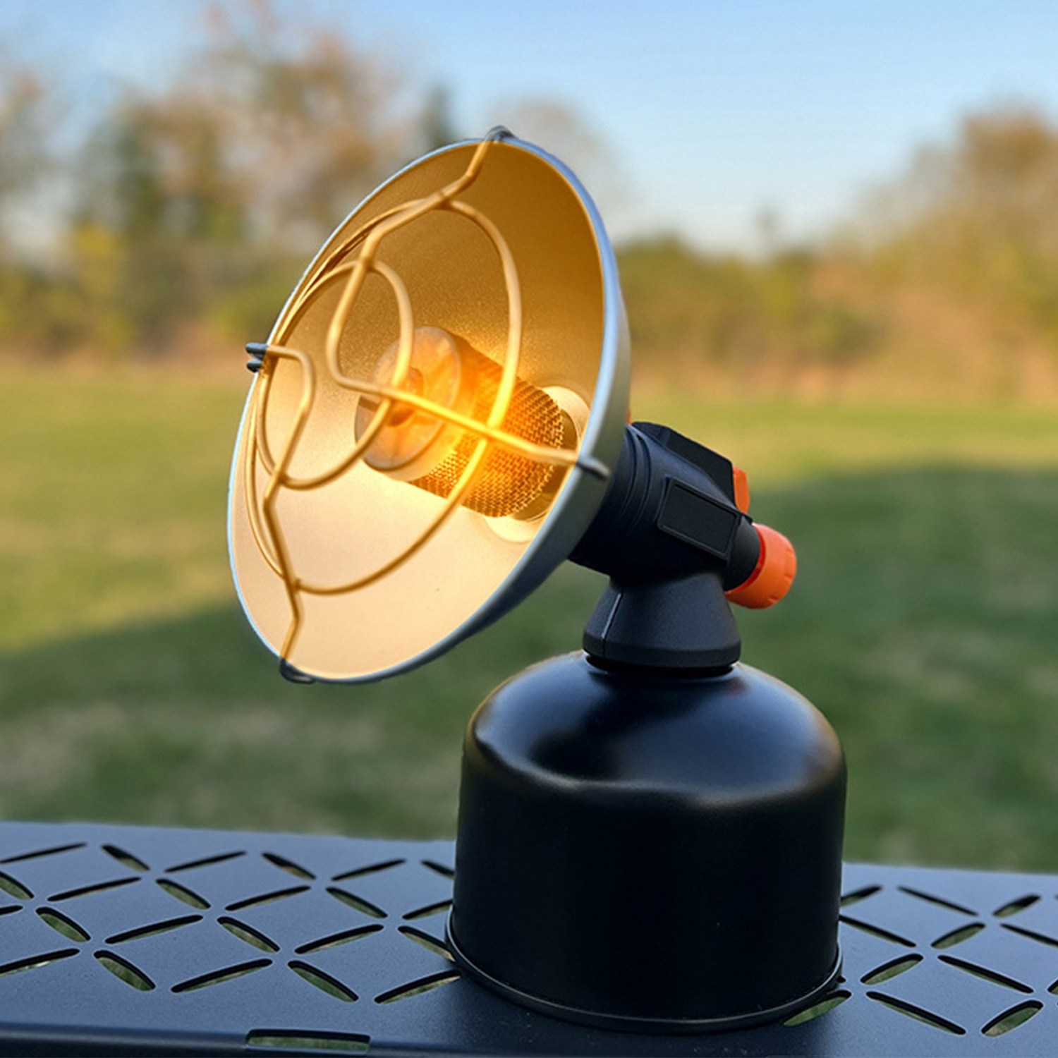 따뜻한 겨울 캠핑, 휴대용 가스난로 하나로 끝!