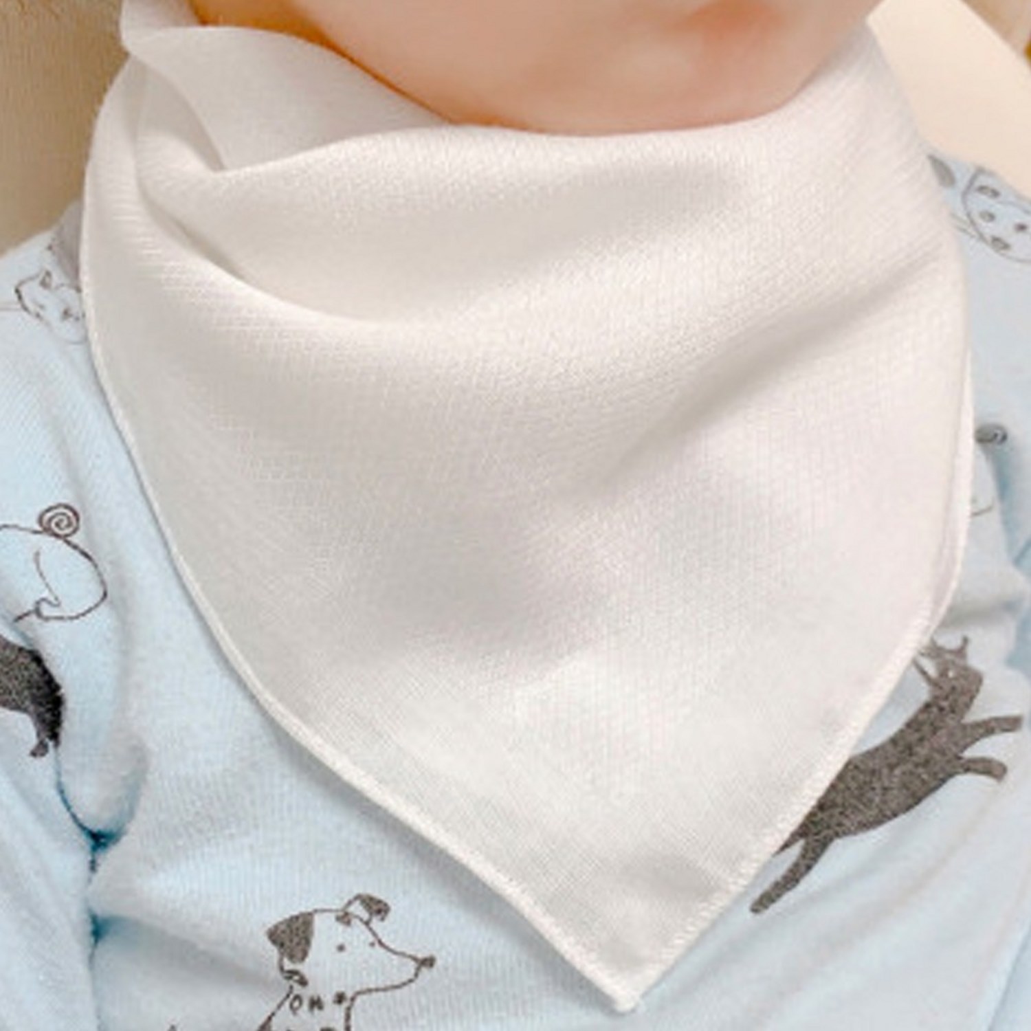 쁘리레 무형광 엠보 손수건: 안심과 부드러움으로 아이 피부를 지켜주세요.