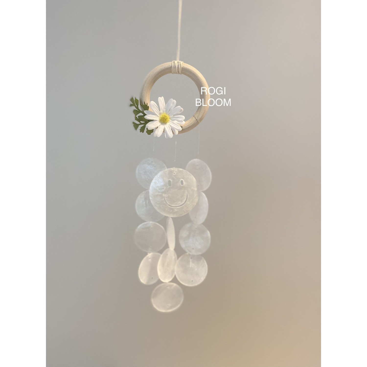 로기블룸의 데이지 스마일 미니 자개모빌로 아기자기한 공간 만들기 자개모빌