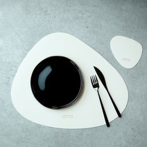가죽 테이블 식탁매트 + 컵받침, 화이트, 식탁매트(45 x 36.8 cm), 컵받침(12.5 x 11.5 cm)