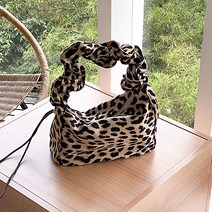 스트링 조절 레오파드 주름 만두 숄더백