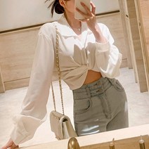 슈가펀 에버렛 랩크로스 크롭 뒷리본 볼륨소매 블라우스