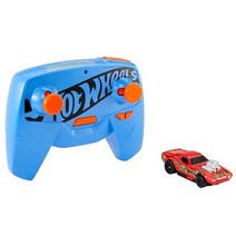 핫휠 Hot Wheels RC 1:64 스케일 충전식 무선 제어 경주용 자동차 5세 이상 를 위한 컨트롤러 어댑터 포함.