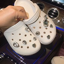 샌들장식품 구멍 슬리퍼장식품 크럭스 신발 악세서리빨간 책 추천 구멍 신발 diy 액세서리 신발 꽃 신발 면 물 드릴 장식품 탈부착 가능 진주 신발 단추 신발 사슬, 흰 드릴 10알(고무풀 밑단추 배달)