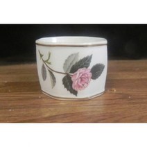 웨지우드 1 NAPKIN RING HATHAWAY ROSE...WEDGEWOOD BONE CHINA ROSE NAPKIN RING