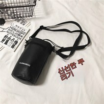 2021 새로운 여성의 홍콩 스타일 레트로 Pu 작은 배럴 가방 남자 간단한 어깨 가방 한국 스타일 유행 브랜드 Crossbody 가방