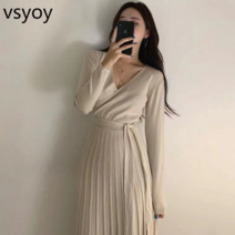vsyoy 한국 세련된 프랑스 V 넥 크로스 슬림 스트랩 하이 허리 슬림 플리츠 긴 무릎 길이 니트 드레스