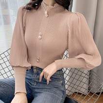 [랜덤플레이] 스탠드 카라 프릴넥 더블 단추 골지 퍼프 니트