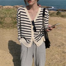 우아글로벌 브이넥 니트 스트라이프 기본핏 가디건
