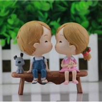 귀여운소품 커플 키스하는 인형