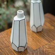 화이트 블랙라인 작은화병 1p (35213), A