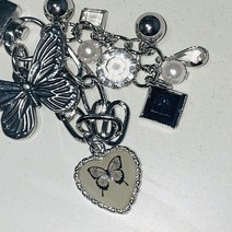 [자체제작] Romantic mood butterfly keyring 써지컬 로맨틱 무드 감성 나비 진주 아크릴 비즈 하이틴 키치 키링 에어팟케이스 버즈케이스, 크림 화이트