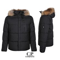 CP COMPANY 남성 타일론 피 렌즈 블랙 퍼 패딩