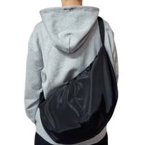 밸리즈 공식 가볍고 수납이 넉넉한 남여공용 대형 반달 크로스백