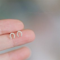 여성 주얼리 반지 목걸이 여자 취업 선물 아내 생일 기프트 20대 30대 심플 친구 팔찌 팬던트 데일리룩 악세사리 스털링 실버 골드 도금 파베 스탈 말굽 자형 스터드