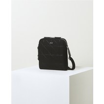 22FW [GRID EMBOSSED] 블랙 로고장식 나일론 크로스백 DBBA2F292BK