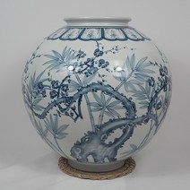 청화백자 매죽도 달항아리 (배지름43cm높이45.5cm)