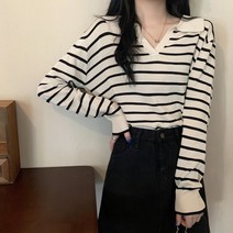 [랜덤플레이] 시크 브이넥 카라 스트라이프 니트 티셔츠