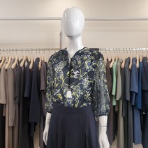 블루페페 중앙로 화사한 꽃그림 블라우스 222MSC004