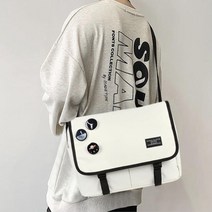 뱃지 포인트 대학생 노트북 메신저백 남성 제주도여행 마실룩 소개팅 캠퍼스