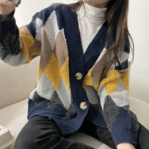 모노치코 뽀글이 아가일 루즈핏 니트가디건