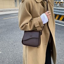 여성 모던 포멀룩 스퀘어 감성 크로스백 유니크 데일리백 바디백 하태하태