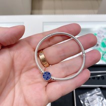 599288C01 스파클링 블루 버튼 브레이슬릿