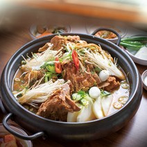 정통방식으로 끓여내 더 진하고 얼큰한 우거지 감자탕 10인분 대용량 5kg