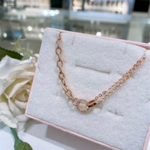 로이드 마스크 증정 14K 18K 여리여리한 손목이 돋보이는 베스트 판매 팔찌 선물용으로도 인기만점 인천 뉴코아점