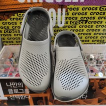크록스 [2001아울렛중계] *신상품* 니트 패브릭의 유연성을 반영하여 발등부분이 놀랍도록 부드러우며 스트랩에 4개의 지비츠 홀이 있어 장식이 가능한 라이트라이드 360 클로그 ~