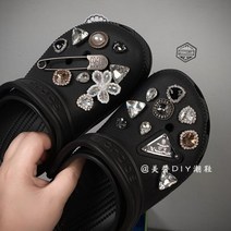 Crocs 블랙홀 신발 액세서리에 적합 레트로 금속 핀 버클 꽃 diy 변환 작은 빨간 책