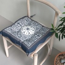 [베누지오] 페르시안 자카드 엠보싱 쿠션 끈 방석