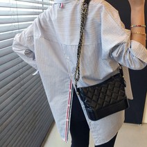 [랜덤플레이] 오버핏 등 단추 트임 포인트 셔츠