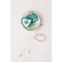 어반아웃피터스 투명 휴대용 CD 플레이어