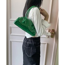 아엔 에나멜 레더 반달 숄더백