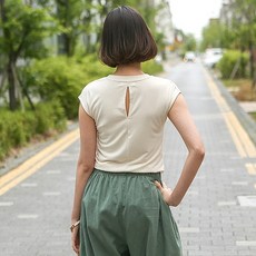 어반프랑 여성용 제닌 캡소매 뒷트임 슬림핏 나시 티셔츠