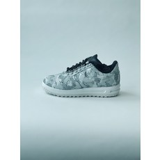 나이키울프그레이로우