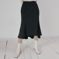 리올그 NUE WINDY PANEL LONG SKIRT