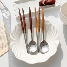 우드패턴 핸들 스텐 수저 2벌 세트, 옐로우, 브라운, 숟가락 2p + 젓가락 2쌍, 1개 옐로우, 브라운, 숟가락 2p + 젓가락 2쌍