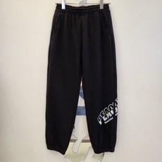 더데이걸 산본점 **23년겨울신상**@겨울 데일리룩으로 넘 편하고 따뜻한 홀로그램이 포인트인 조거팬츠~~겨울 필수템!!