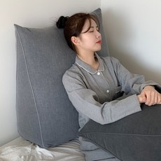 집앤콕 삼각 등받이쿠션, 숯 그레이