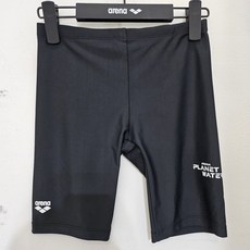 아레나스포츠(NC충장점) 아레나 남아동 4부 블랙 블루 A4BB1BE01 / 매끄러운 표면감이 물의 저항을 감소시켜 수영시 편안한 역영이 가능한 제품