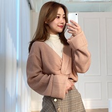 오브더룩 크롭 오프숄더 앞꼬임 긴팔 니트