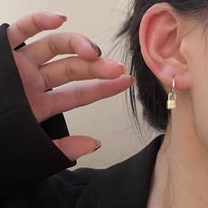 자물쇠귀걸이