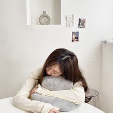 팔에끼는베개
