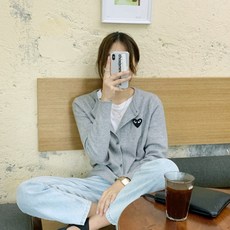 시크블랙 하트패치 라운드넥 데일리 니트가디건