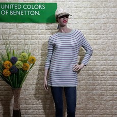 베네통 홀가먼트기법으로 봉제선없이 착용감이 편한 니트