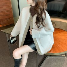 여자 겨울 배색 양털 뽀글이 페이크퍼 노카라 부클자켓 오버핏 점퍼