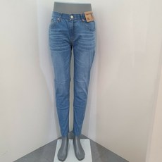 b5eba403f1c95fdb10551e13c5285c702cda3d64c300cdf30f8782c3b346.jpg