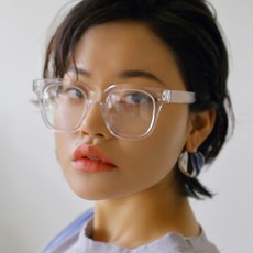 두꺼운뿔테